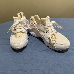 Nike Huarache Run Youth Sneakers – White/Cream – Size 5.5Y  (approx. Women’s 6.5